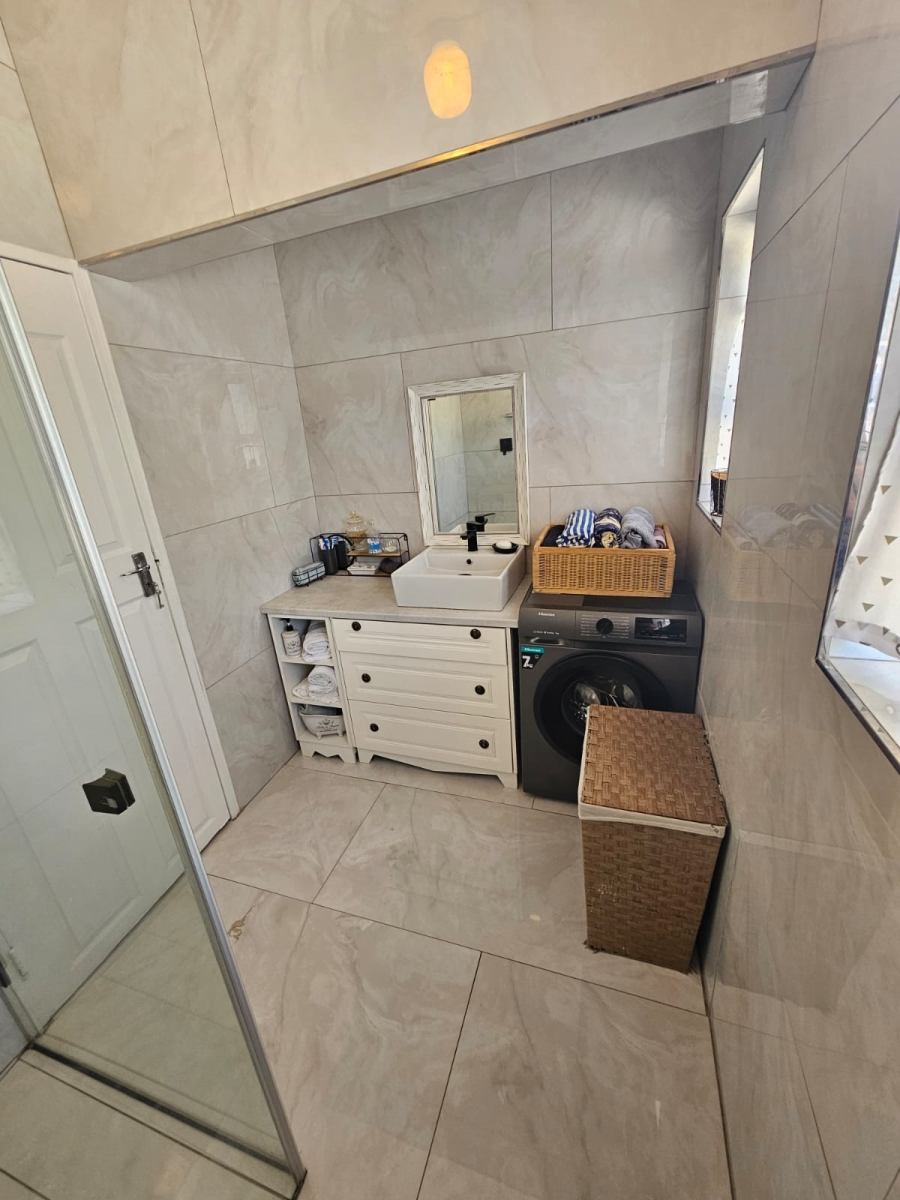 To Let 2 Bedroom Property for Rent in Oakdale Western Cape